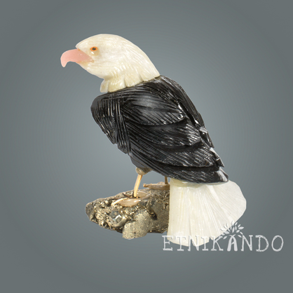 Figurka orła wykonana z kamieni naturalnych