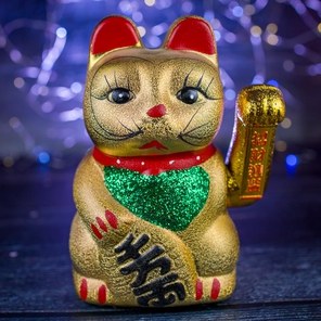 Maneki Neko, gdzie kupić figurkę japońskiego kota machającego łapą?